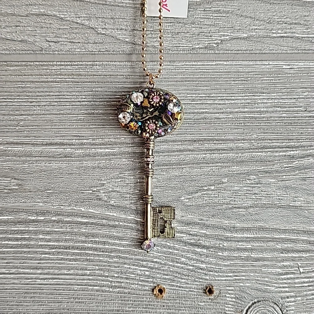 Betsey Johnson Key Pendent Necklace - Picture 5 of 6